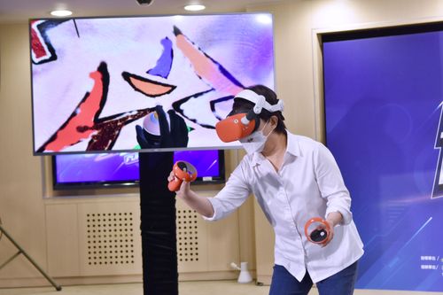 台中電競嘉年華將登場　盧秀燕嗨玩塗鴉模擬器想當「不老電競選手」