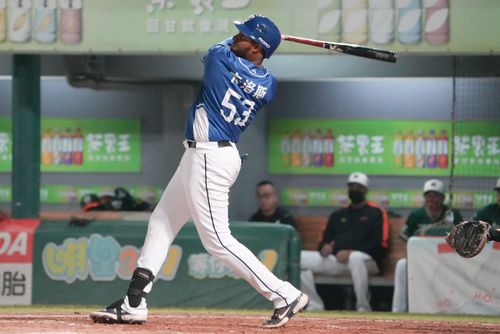 「最后一武」狮队被安得胜封锁 悍将新洋砲卡洛斯首轰