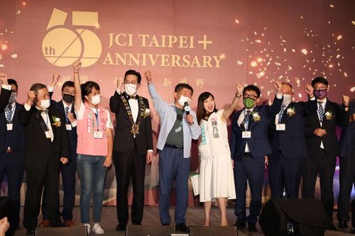 北市「三腳督」同場近身肉搏!陳時中台上喊凍蒜 蔣萬安黃珊珊台下拉票