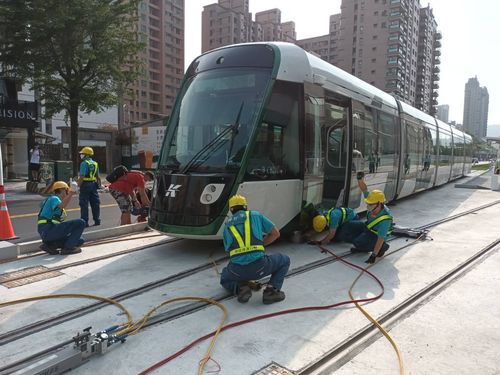 交部完成高雄輕軌5站履勘!改善完28項缺失 高市府再訂通車日