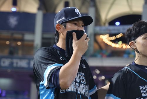 達成生涯千場出賽 富邦詹智堯引退數度淚崩