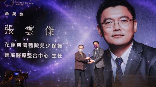 多點雞婆、就少一次兒虐 　花慈張雲傑主任獲衛福部紫絲帶獎肯定