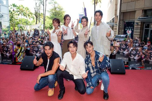 劉書宏獲封「白帥帥」返鄉阿姨組團20人力挺 粉絲入戲嚷報案「要抱緊你」