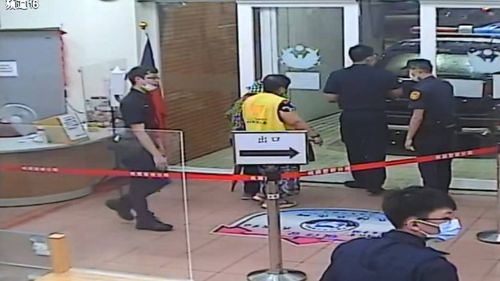 中壢婦搭錯車迷途求援　桃園警先查身分再警車護送返家