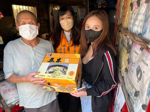 關懷弱勢！愛的萌芽協會揪社工做愛心　親送物資至竹縣13鄉鎮