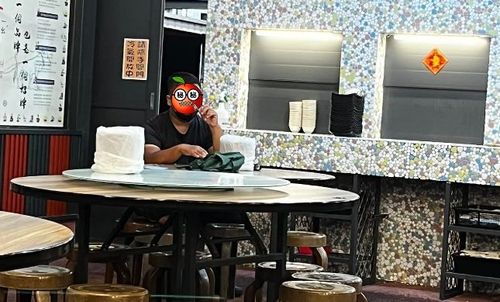 深夜吃甕窯雞!1小時後被嗆「要走沒」 網秒懂:老闆硬要接,員工賭爛