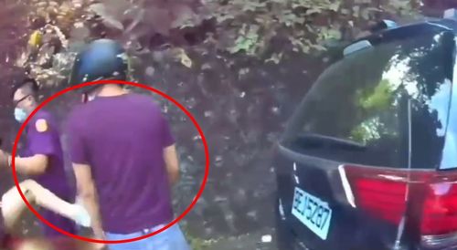 情侶被查獲毒品吸食器互推卸責　她竟當街爆打、狠踹男友