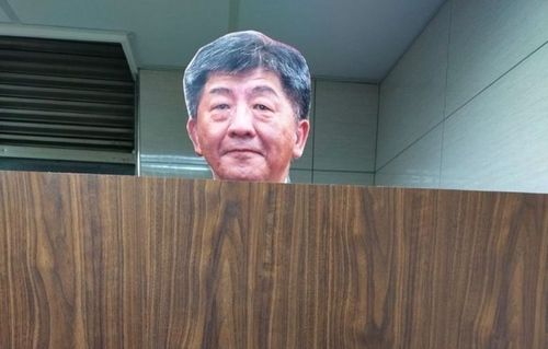 「陳時中窺視」驚現政大男廁 本人說話了