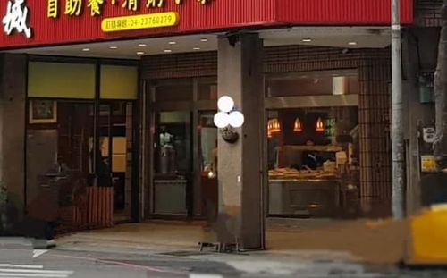 自助餐「2人500元」!情侶咬到衛生紙「老闆拒道歉」 查Google評價看呆