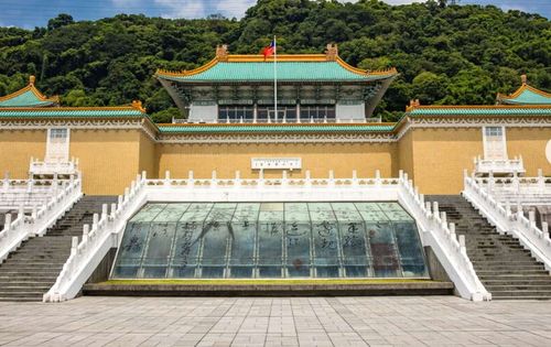 故宮博物院外廣場 女子不明原因墜落!無生命跡象送醫搶救