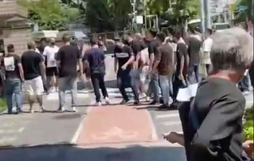 男涉槍砲案新北地院出庭撂人嗆原告 警出動快打約制所長竟遭辣椒水襲擊