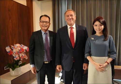 「學霸美女主播」伴鄭弘儀訪問龐皮歐 驚喜被認出加州口音