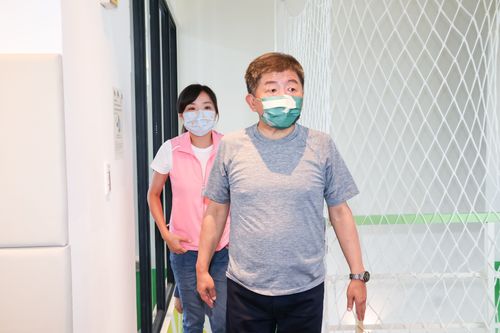 環南市場晚會民眾倒地!遭爆正在唱歌 陳時中競辦:席間未接獲消息