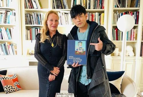 周杰倫好威!畢卡索孫女香閨作客 英法語助攻預約美術館導覽