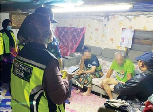 人妻沒穿內衣褲與巫師幽會　瞎扯和丈夫失和「與神同行辦離婚」