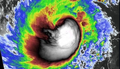 台北市山區炸大豪雨！中颱尼莎中心對流「大規模爆發」　專家：還會增強