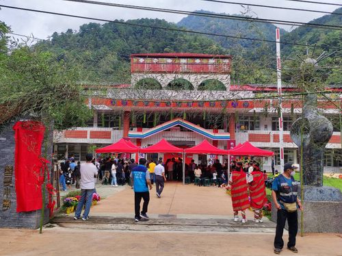 台中原鄉「德芙蘭」國小正式更名 盧秀燕揭牌分享校名意義