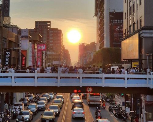 台中「曼哈頓懸日」這三日限定!賞絕景熱點天橋被擠爆 警方出動維安