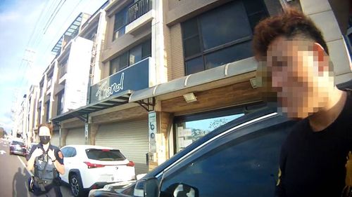 通緝犯開侵占車擋住民宅出入口 警到場查獲毒品及偽造車牌