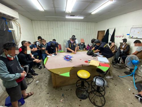 推筒子賭場藏身偏僻民宅 桃園警攻堅逮捕31人