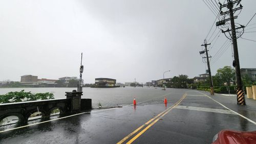 豪雨不斷！花蓮和平鄉停止上班、上課　宜蘭宣布明天正常上班、上課　