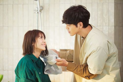 創作歌手羞遇女神秒變木頭人 突拿毛巾勒大元嚇壞工作人員