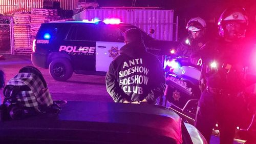 數百台改裝車深夜車聚　美警只追到14台
