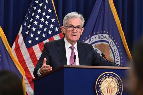 美股狂跌千點，鮑威爾欲效法40年前超鷹升息策略