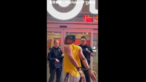 沒想到他竟然敢在警察面前把手銬給掙脫　這招真的好厲害	