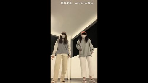 戴口罩的正妹熱舞飛起來　一瞬間「這東西」好像摔下樓了⋯⋯	