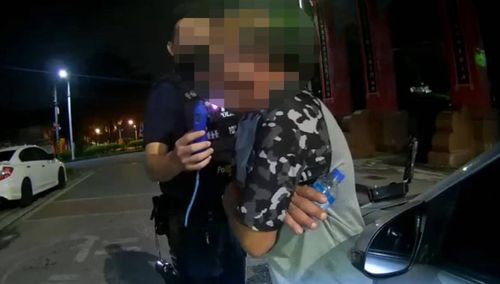 芭比Q了!開到殯儀館前睡著 酒駕男被警叫起床