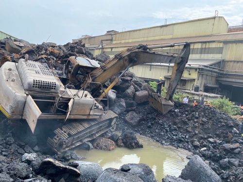 高雄海光煉鋼廠爆炸 41歲工人慘死!爐渣四射毀民宅