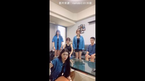 時間一時停止！　但這個場面怎麼有點尷尬呀……	