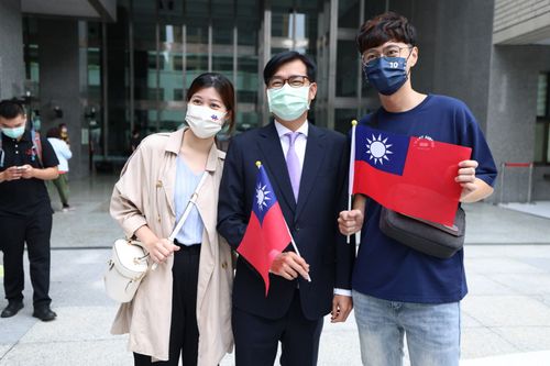 國慶升旗|陳其邁:不分任何黨派 我們都以台灣與高雄為榮