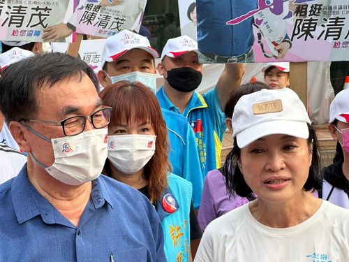 李四川陪爬觀音山力挺 「請高雄朋友給柯志恩加油」