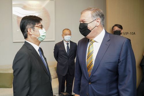 陳其邁會晤龐皮歐:感謝對台灣民主支持 還送這3樣伴手禮