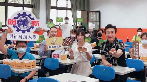 「阿鴻上菜」師奶殺手主持人回母校任教 邀鬆餅達人分享極致的藝術