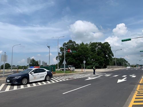 龍潭景點、遊樂區雙十連假湧人潮　高原交流道周邊道路桃警加強疏導交通