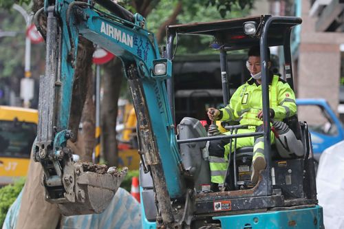 壹...
![勞保費率明年調升至12% 勞工最高每月多付46元