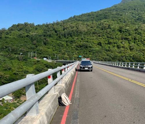 霧台谷川大橋憾事頻傳 牧師登高祈福!鄉長籲別來做傻事