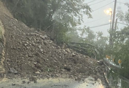 尼莎颱風挾豪雨!桃園復興區土石流警戒 下巴陵往爺亨坍方道路中斷