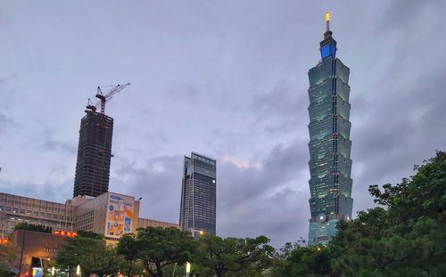 台北A辦租金每坪2992元 年增3%