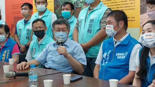 柯文哲同框藍營鍾東錦、謝福弘   縣長挺誰藏玄機