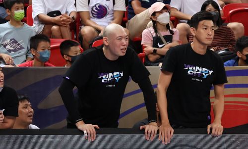 忍化療不舒服在跨聯盟籃賽上場 攻城獅罹癌中鋒:我想打球!