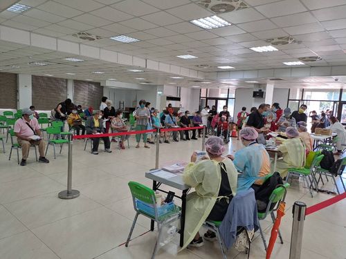 桃園今確診新增4220例!長者及幼兒 10月1日可領5劑快篩試劑