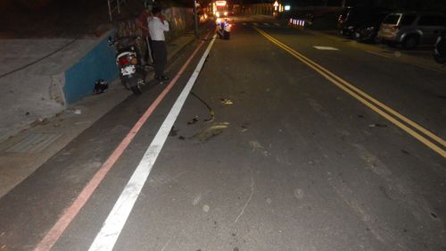 疑煞車不及擦撞過馬路男童　男騎士噴飛撞電線杆身亡