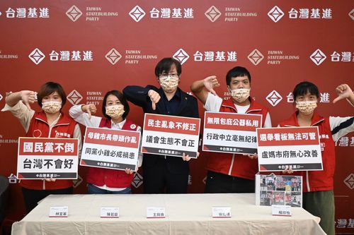 區公所看板淪選舉刊物「公器私用」 台灣基進催生條款!中市府:一視同仁