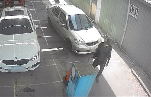 中壢殯葬園區停車場爆衝突 莽男亮刀恐嚇警調監視器追緝