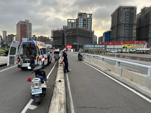 騎機車載妻下班返家 新北男自撞橋墩命危