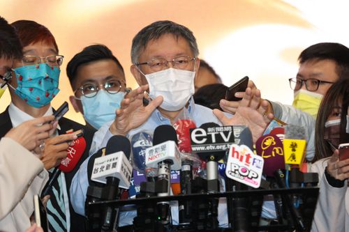 蔣萬安沒和蔣孝嚴同台　柯文哲開酸：一定是爸爸身上掛很多炸彈